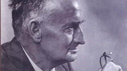 Llun Waldo Williams ar glawr y llyfr