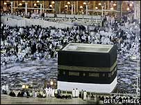 Kaaba ve Velké mešitě v Mekce