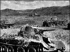 Советские танки БТ-5 на исходных позициях