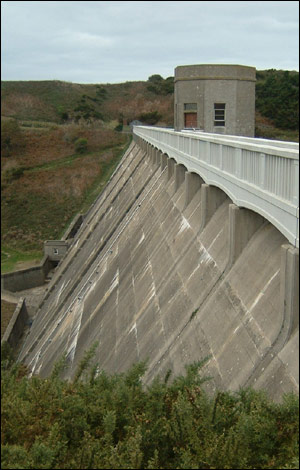 Val de la Mare's dam