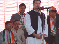 चुनाव प्रचार में राहुल गांधी 