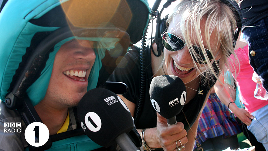Jo Whiley looks on as Vernon Kay stops for a massage