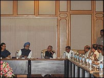 وزیر اعظم کی رہائش گارہ پر کل جماعتی میٹنگ (فائل فوٹو)