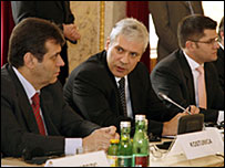 Delegacioni serb në një takim më të hershëm për statusin