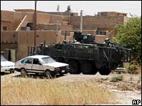 Bağdat'ta Stryker zırhlı aracıyla devriye gezen askerler