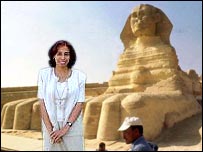 عبیر سعدی مصری روزنامے اخبارالیوم میں صحافی کی حیثیت سے کام کرتی ہیں