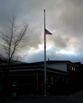 全美各校降半旗致哀