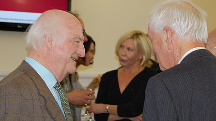 Gwyn Thomas - ar y chwith