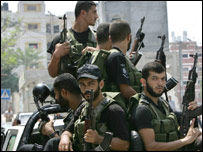 Silahlı Hamas üyeleri