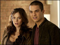 Kuno Becker and Anna Friel in a scene from Goal!