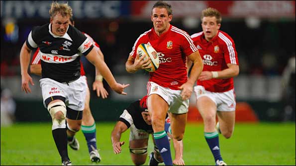 Lee Byrne sprints through for his try against the Sharks
