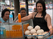Bán hàng trên đường phố Bangkok