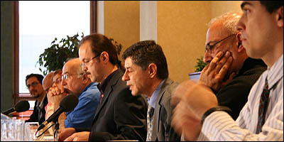 از راست: فرزاد تقدسی، اميد معانی، حسين انصاری، مهدی جامی، امين ضرغام، نفر آخر در عکس: مسعود رئوف