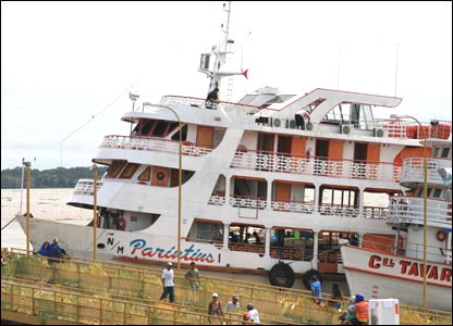 Một góc bến cảng hành khách đường sông