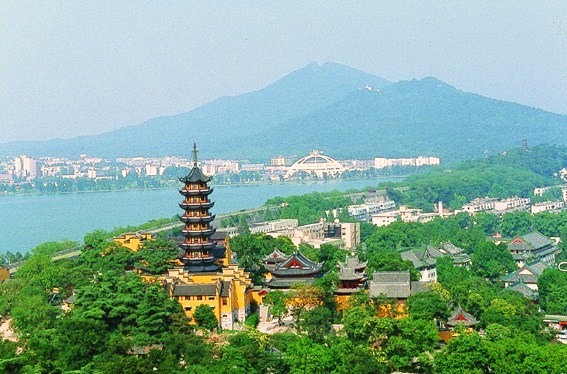 Xuanwu Lake today with Purple Mountain as background and an old Buddist temple. (My high school was just near the temple :)