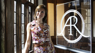 Fiona Bruce presenting Antiques Roadshow
