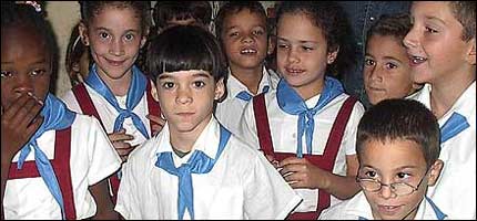 Estudiantes en una escuela cubana