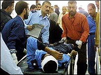 Yaralı bir polis memuru (Arşiv)