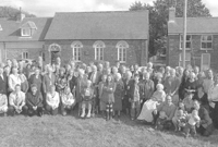 Aelodau'r cymanfan ganu yn Llanio.