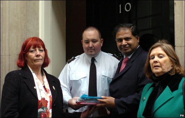 Ashok Kumar hading in a petition at Number 10 with anti-knife campaigner Barbara Dunne who is on the left