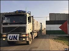 Caminhão da ONU na passagem de Kerem Shalom