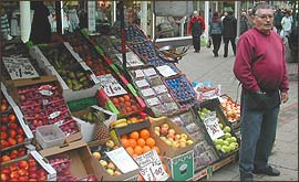 Tony Gordon : likes a good apple