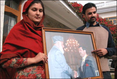 صائمہ عادل اور ان کے بھائی