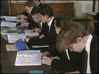 在课堂上的男生