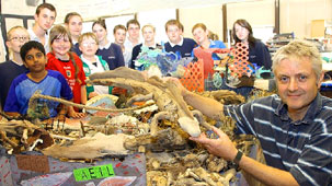 Yr arddangosfa madfall 