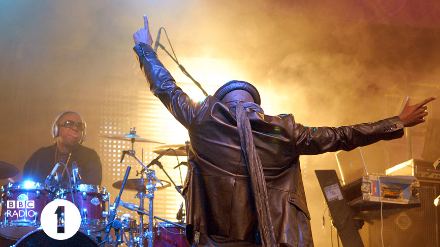 Neyo on the main stage