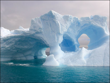 Fotos das esculturas naturais na Antártida (STEVEN KAZLOWSKI / BARCROFT)