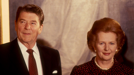 1982年，美国总统里根在访问英国，与时任英国首相撒切尔夫人合影。