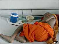 Paciente com Aids dorme em hospital de Bangcoc, na Tailândia