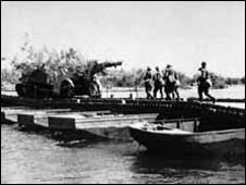 Понтонная переправа через реку Халхин-Гол