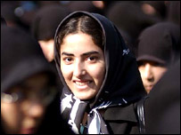 اجباری شدن حجاب در دوران جمهوری اسلامی، اگرچه مخالفت هايی را به دنبال آورد اما امکان حضور اقشار سنتی تر زنان در جامعه را فراهم کرد