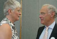 Derec Llwyd Morgan yn llongyfarch