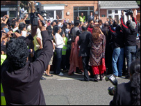 fans wait to meet amitabh bachchan