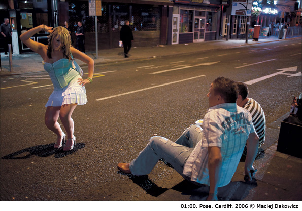 Pose. Photo by Maciej Dakowicz