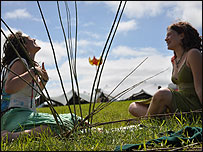 Sunrise 2009, two girls talking at festival