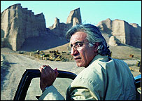 مسعود رايگان در نقش دکتر عالم در فيلم خيلی دور خيلی نزديک