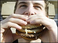 Hamburger yiyen biri