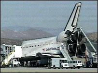 شاتل ديسکاوری در پايگاه نيروی هوايی ادواردز در کاليفرنيا، عکس از ناسا