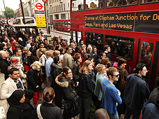 Huge crowds for the bus because of a tube strike