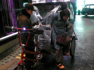 Kate gets out of the rickshaw following her journey