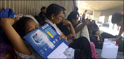Sri Lanka migrant workers stranded under a bridge in Jeddah