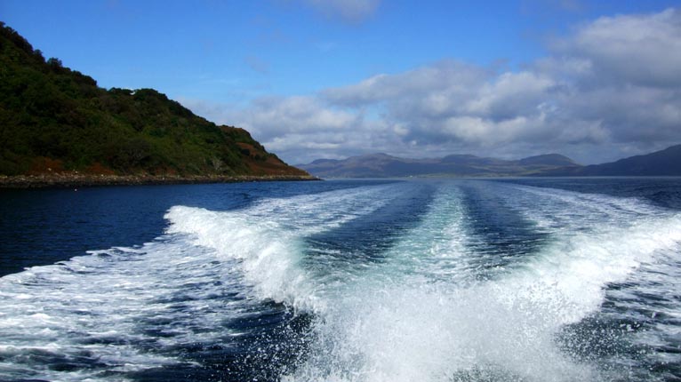 A' seòladh tro Chaolas Mhuile