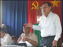 Phó bí thư tỉnh ủy Tiền Giang Đỗ Tấn Minh trong buổi tiếp dân - hình của VNN