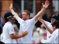 flintoff_wicket_main.jpg