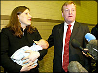 Charles Kennedy, eşi Sarah Kenndi ve oğlu Donald
