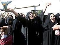 Yas tutan Iraklı kadın